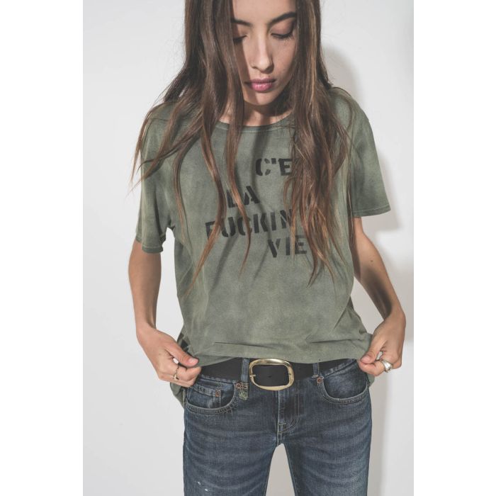 Ceinture large en cuir noir boucle effet laiton doré Dara Isabel Marant. Porté avec un jean taille basse R13. Détail de la boucle.