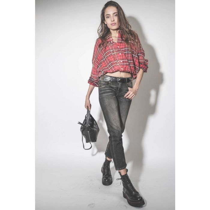 Ceinture en cuir noir finition bijoux en métal argenté Tehora Isabel Marant. Porté avec un jean Skinny noir.