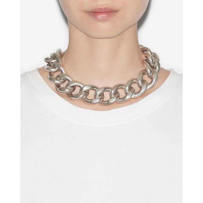 Collier Ras du cou Links Isabel Marant en Métal Argenté. Vue porté au cou. 