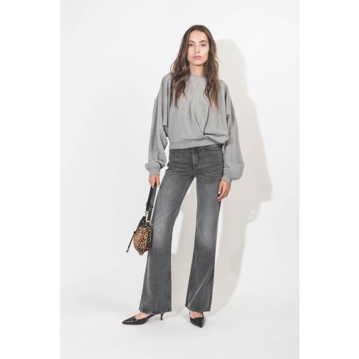 Jean taille haute en toile lyocell fluide gris Belvira Isabel Marant Etoile. Porté de face.
