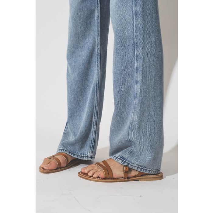 Jean taille haute fluide en tencel bleu ciel Belvira Isabel Marant Etoile. Détail bas de jambe.