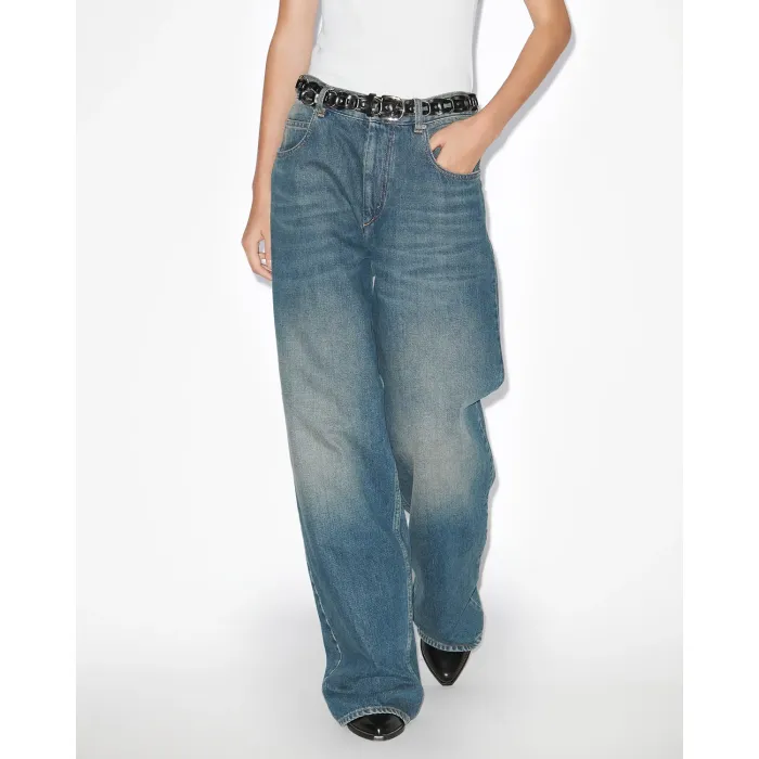 Jean large bleu délavé Joanny Isabel Marant Etoile. Porté de face.