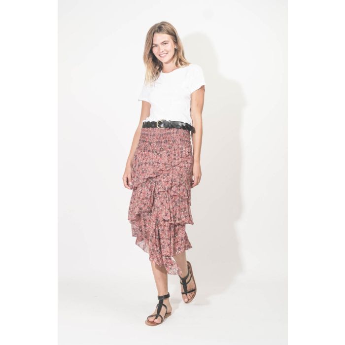 Jupe midi à volants Brigitte Isabel Marant Etoile en viscose imprimé Rust. Portée de face avec un tee-shirt blanc The Great.