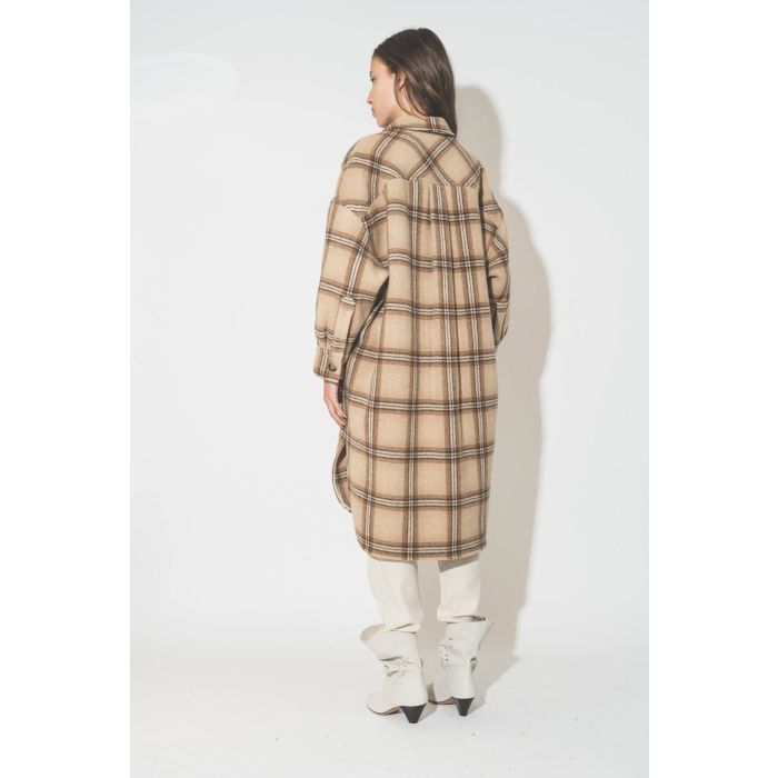 Manteau forme chemise longue à carreaux camel Fontizia Isabel Marant Etoile. Porté de dos.