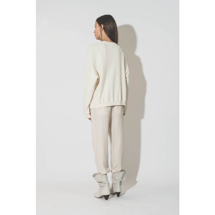 Pantalon fluide en viscose écru taille élastique Berati Isabel Marant Etoile. Porté de dos.