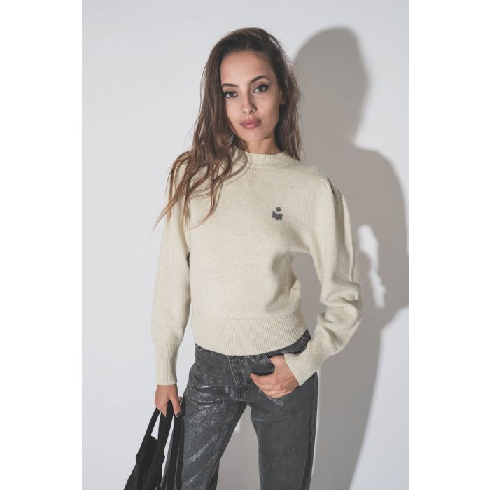 Pull col montant gris clair mini logo argent Kelaya Isabel Marant Etoile. Détail de l'épaule avec plis.