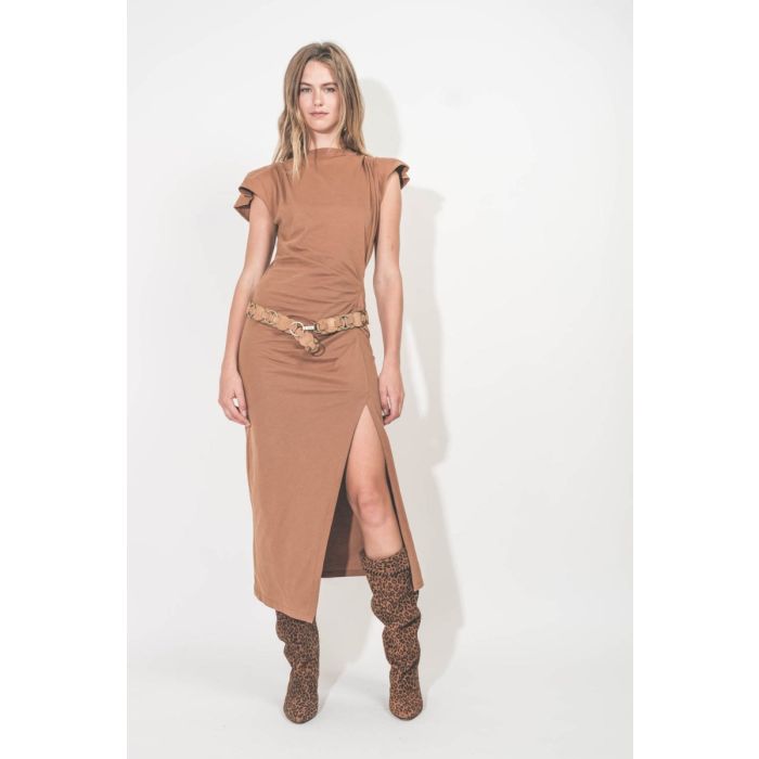 Robe Nadela Isabel Marant Etoile en jersey de coton caramel. Portée de face.