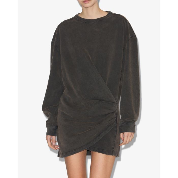 Robe Pipper Isabel Marant Étoile en molleton noir délavé. Portée de face.