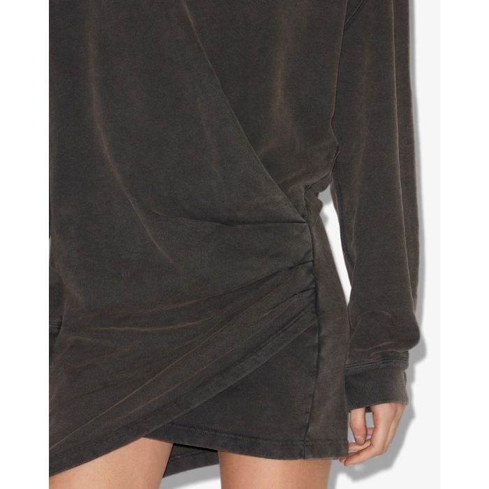 Robe Pipper Isabel Marant Étoile en molleton noir délavé. Détail du plissé à la taille.