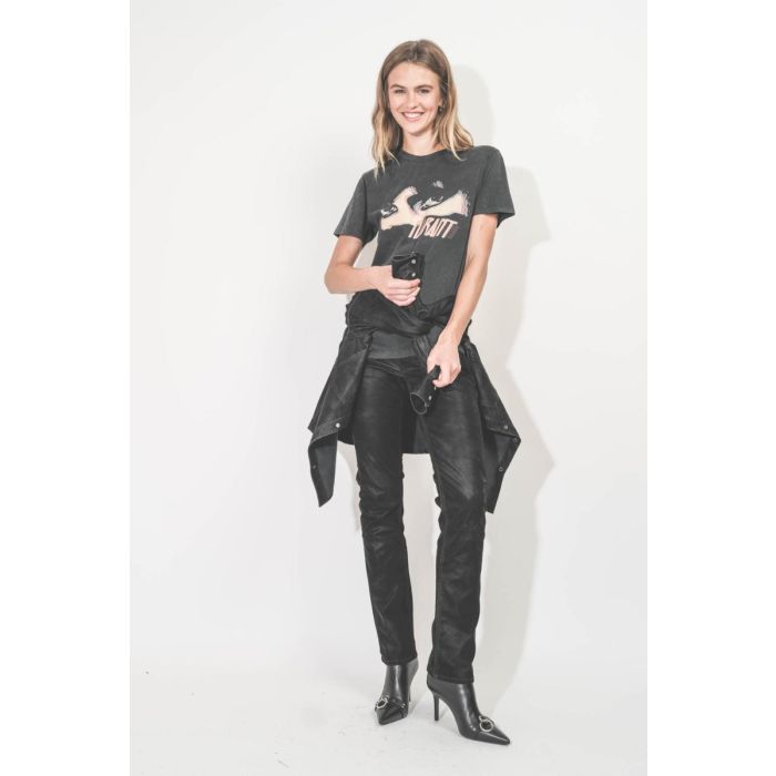 Tee-shirt manches courtes Zoeline Isabel Marant Etoile en coton noir délavé. Porté de face.