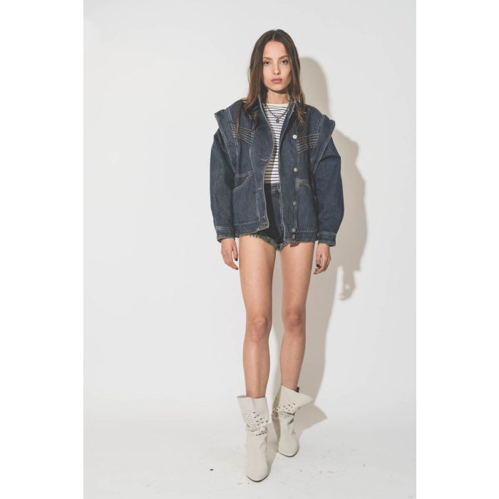 Veste en jean bleu épaulée manches longues amovibles Harmon Isabel Marant Etoile. Porté de face.
