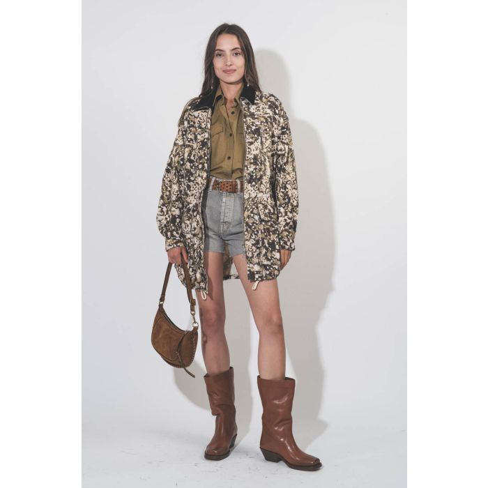 Veste longue en toile imprimée kaki Joanna Isabel Marant Etoile. Porté de face.