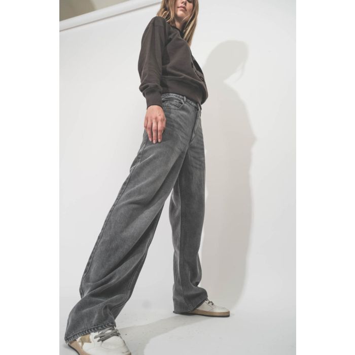 Jean Joanny Isabel Marant Etoile gris clair. Porté avec des sneakers.