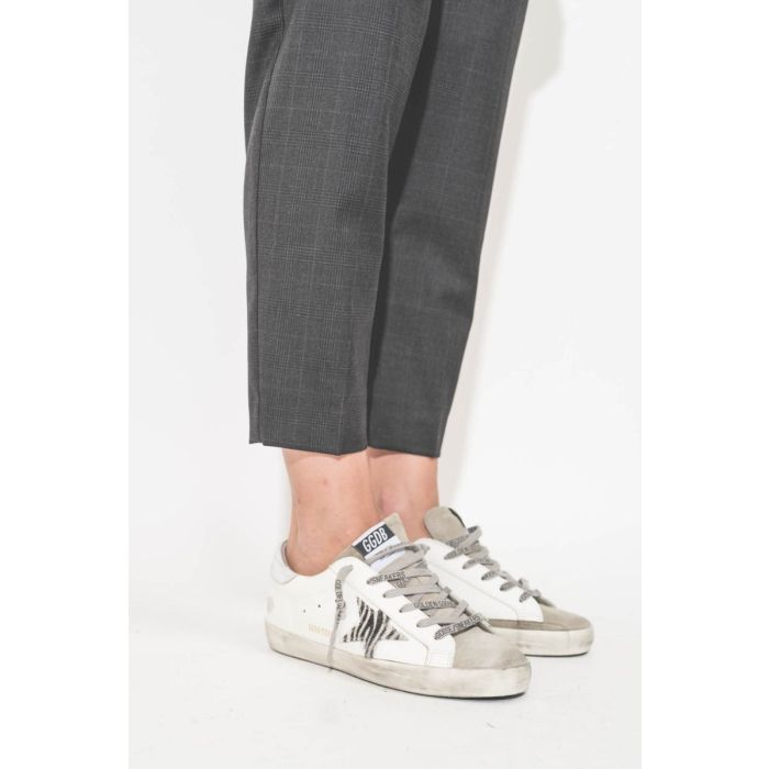Pantalon Noah Isabel Marant en laine froide Prince de Galles gris anthracite. Détail du bas de la jambe. 