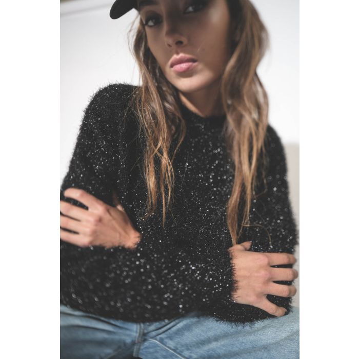 Pull en maille noir brillante Sayers Isabel Marant Etoile. Détail de la maille brillante.