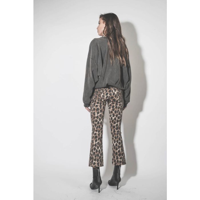 Sweatshirt croisé oversize manches chauve-souris noir délavé Sauria Marant Etoile. Porté de dos.