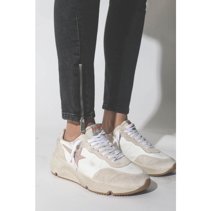 Jeans skinny noir avec zips Jax Anine Bing. Détail bas de jambe avec zip.