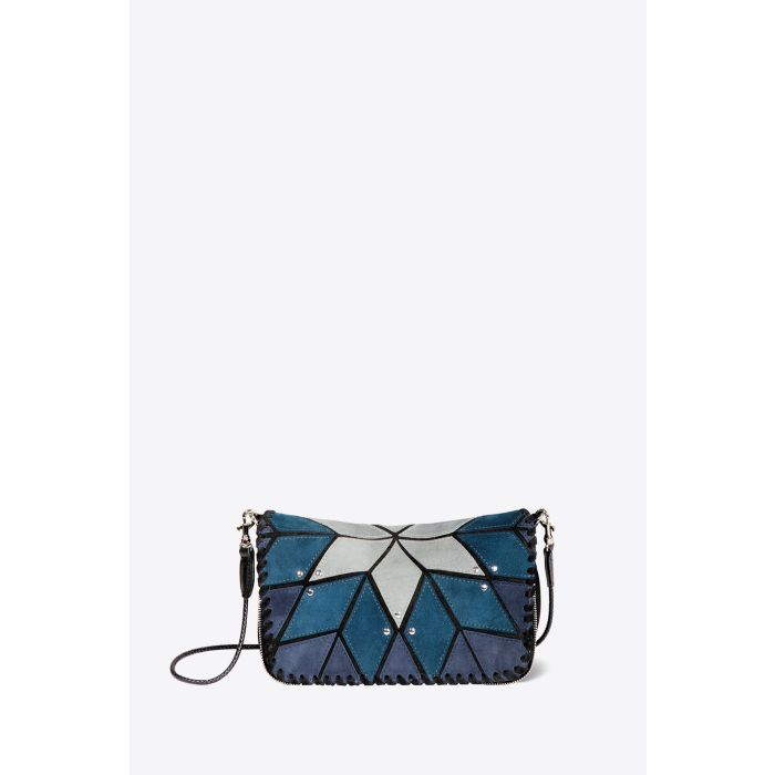 Mini-sac Bobi S Jérôme Dreyfuss en patchwork de cuir suédé bleu Lever du Jour. Bandoulière longue en cuir tressé. Détail du rabat avec des rivets en métal argentés.
