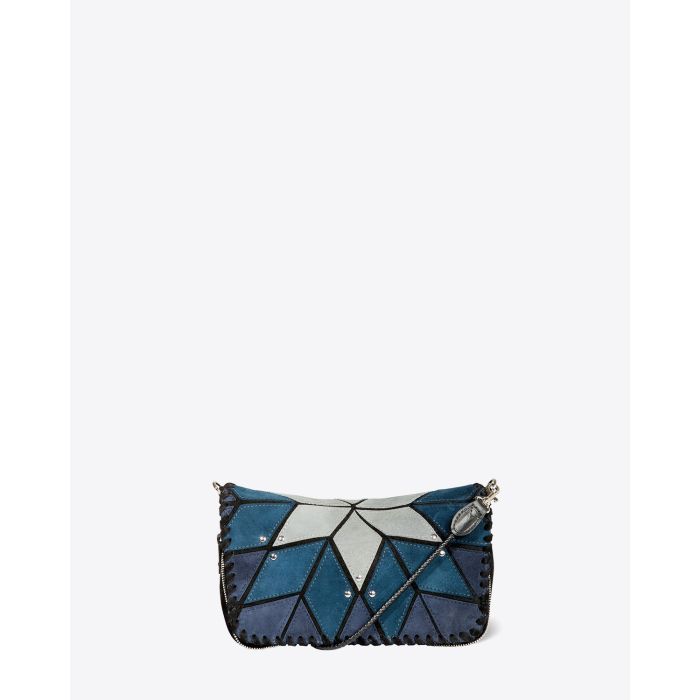 Mini-sac Bobi S Jérôme Dreyfuss en patchwork de cuir suédé bleu Lever du Jour. Bandoulière longue en cuir tressé. Détail de la bandoulière amovible avec des mousquetons en métal argenté.