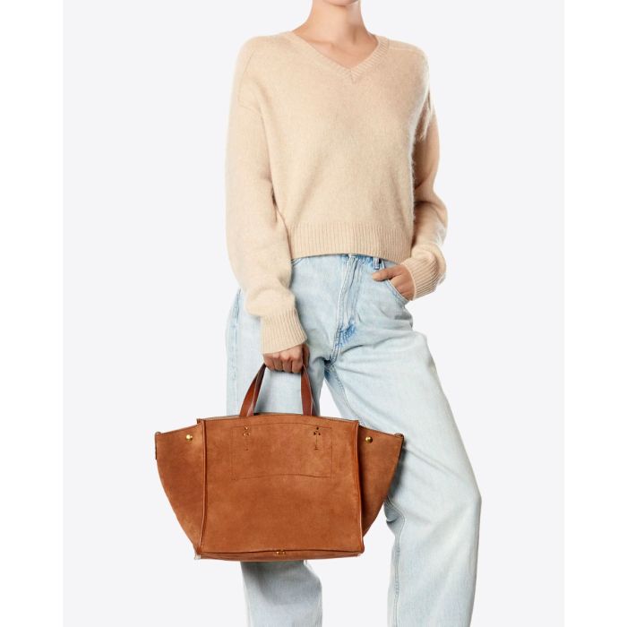 Sac cabas Léon M Jérôme Dreyfuss en cuir suédé caramel porté main.