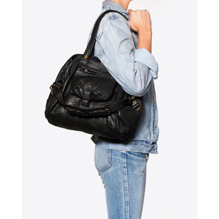 Sac Billy M Jérôme Dreyfuss en cuir agneau bubble noir. Porté à l'épaule. 