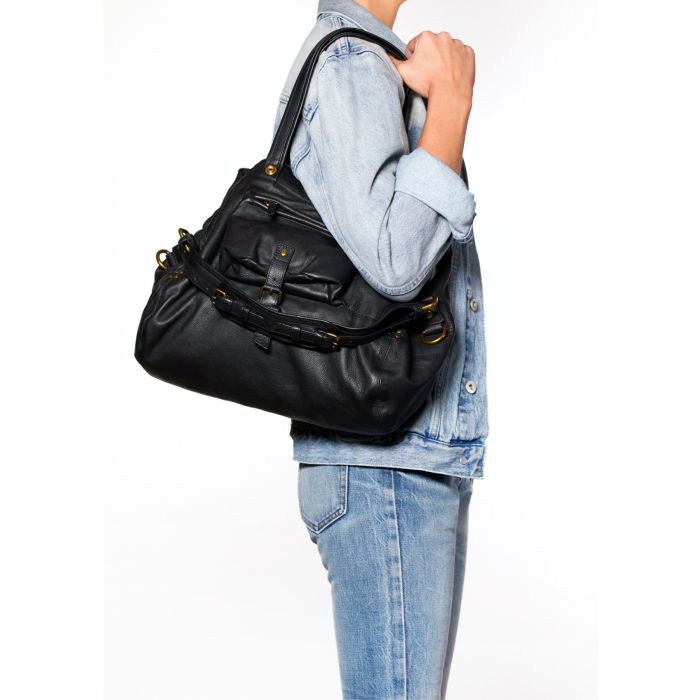 Sac Billy M Jérôme Dreyfuss en cuir buffle noir. Porté à l'épaule. 