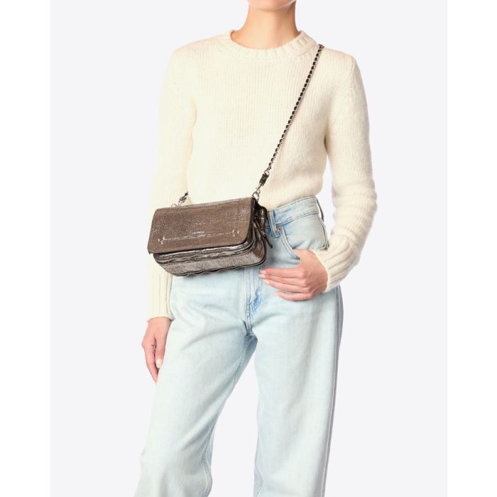 Sac Bobi Jérôme Dreyfuss en cuir lamé Champagne porté crossbody.