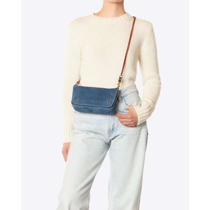 Sac bobi S Jérôme Dreyfuss en cuir suédé bleu jeans. Porté de face croisé en bandoulière.