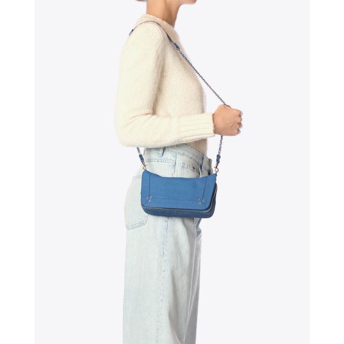 Petit sac Bobi S Jérôme Dreyfuss en cuir suédé bleu. Vue porté à l'épaule 