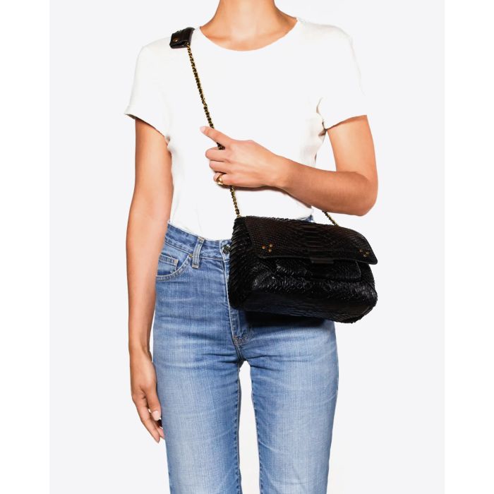 Sac Lulu M Jérôme Dreyfuss en cuir python noir. Vue porté bandoulière 