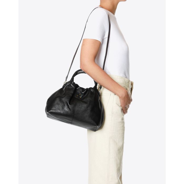 Sac Gordi M Jérôme Dreyfuss en cuir de buffle noir Brass porté à l'épaule.