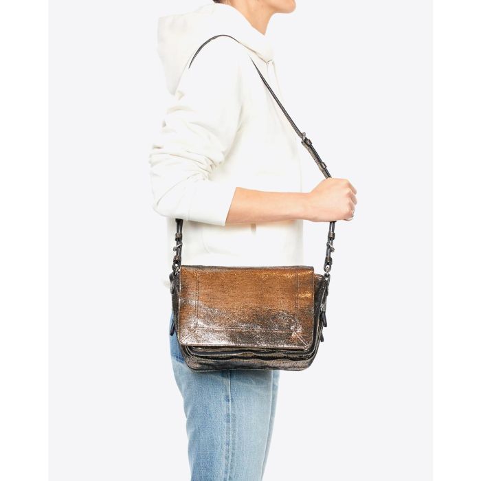 Sac rectangulaire Igor Jérôme Dreyfuss en cuir lamé champagne. Porté épaule avec bandoulière. 
