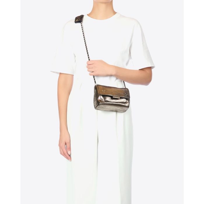 Sac Lulu S Jérôme Dreyfuss en cuir de chèvre lamé champagne porté croisé.