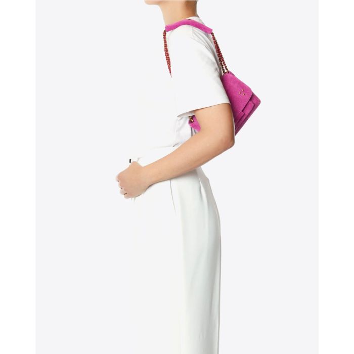 Sac Lulu S Jérôme Dreyfuss en cuir suédé rose orchidée. Porté court sur l'épaule.