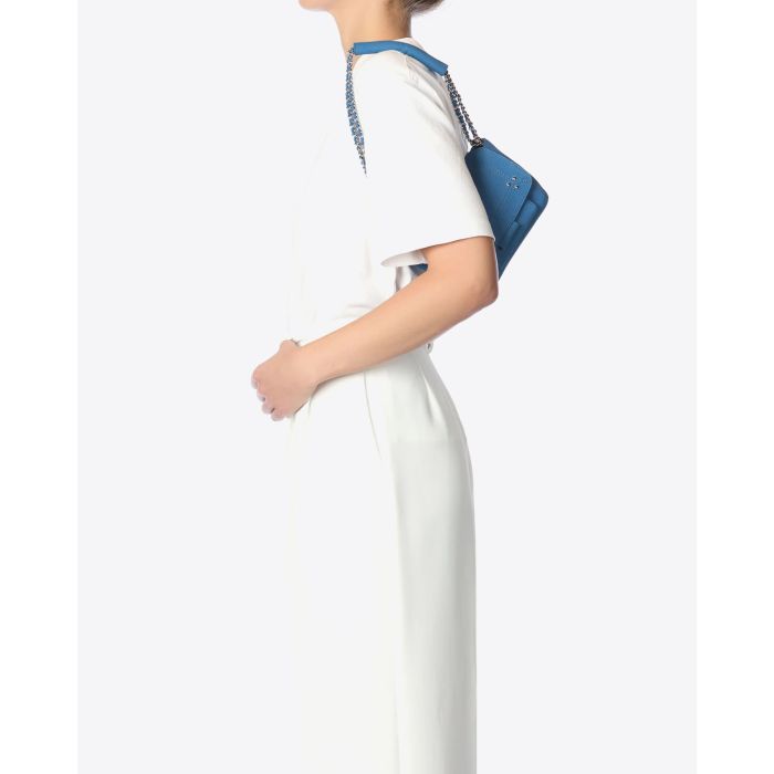 Petit Sac Lulu S Jérôme Dreyfuss en cuir suédé nubuck bleu. Vue porté épaule 