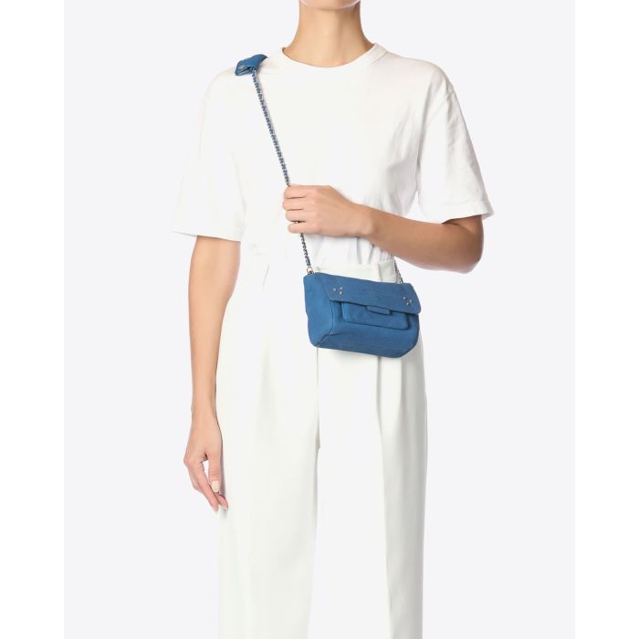 Petit Sac Lulu S Jérôme Dreyfuss en cuir suédé nubuck bleu. Vue porté en bandoulière