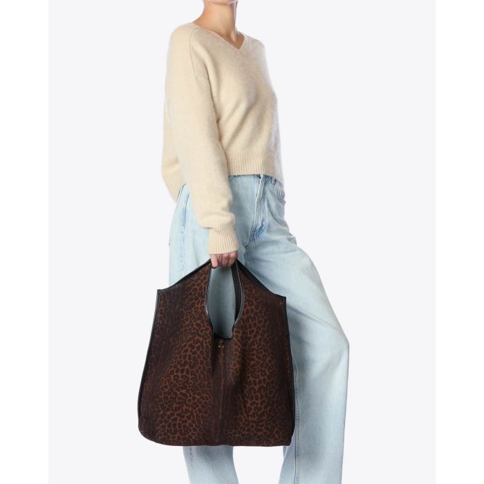 Sac Paco Jérôme Dreyfuss en cuir suédé imprimé léopard. Porté main. 