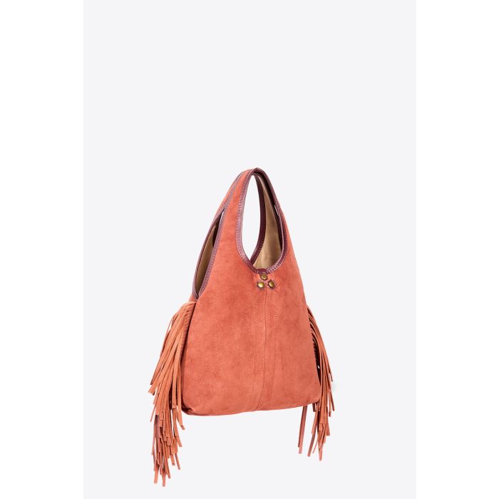 Mini-sac à franges bandoulière amovible en cuir suédé Haenyeo Terracotta Jérôme Dreyfuss. Capsule SS25. Détail des franges sur les côtés en cuir suédé Terracotta. 