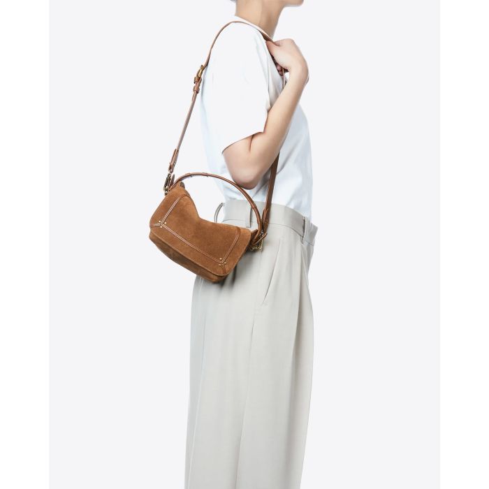 Petit sac besace Pepito S Jérôme Dreyfuss en cuir tabac. Porté épaule avec bandoulière. 
