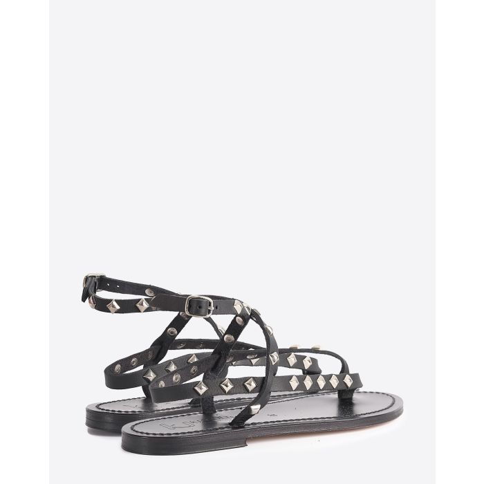 Sandales plates Deltapyr en cuir noir avec clous K.Jacques. Dos. 