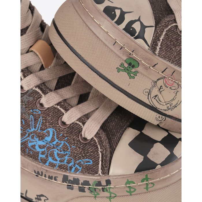 Sneakers compensées Kurt R13 en toile de laine marron taguée. Détail des matières.