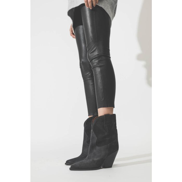 SPRWMN High Waisted Capri Leggings - Black  