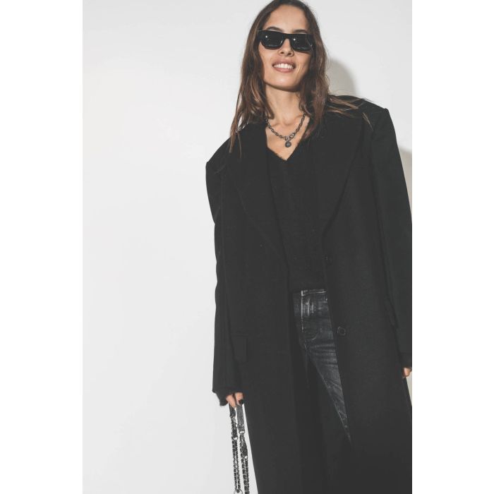Manteau long en drap de laine noir Maison Flaneur. Détail du col.