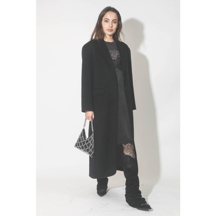 Manteau long en cachemire noir Quinn Anine Bing. Porté de face.
