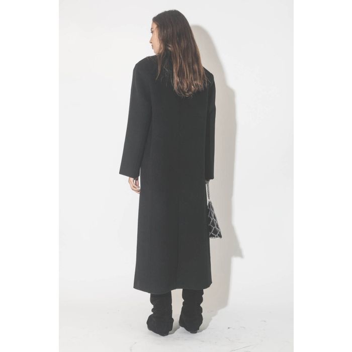 Manteau long en cachemire noir Quinn Anine Bing. Porté de dos.