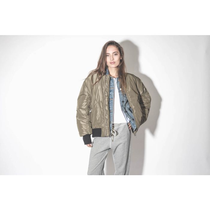 Blouson Bomber aviateur kaki Mikuta. Porté de face.