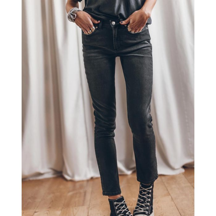 Jean skinny Mikuta en denom gris. Vue face porté. 