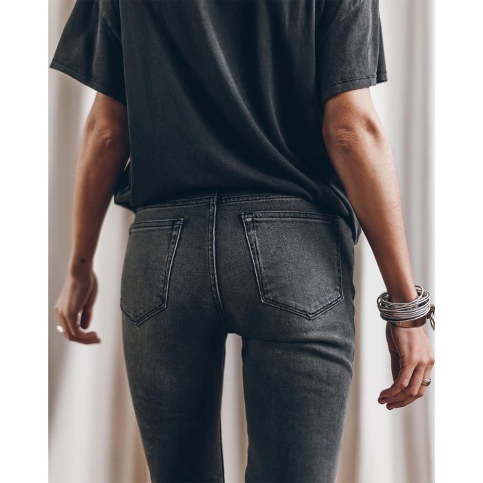 Jean skinny Mikuta en denom gris. Vue porté dos. 
