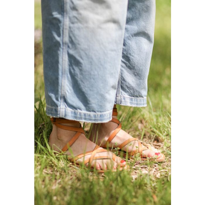 Salopette en jean bleu ciel Denimist Relaxed Overall. Détail bas de jambes.
