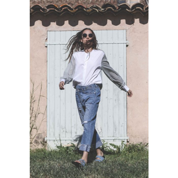 Sandales cloutées en jean bleu ciel Lennyo Isabel Marant. Porté avec un jean. 